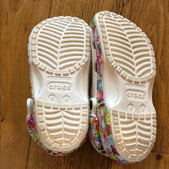 CROCS Men/Women Cream Clogs with Colorful Cartoon Accents - Picture 5 of 6